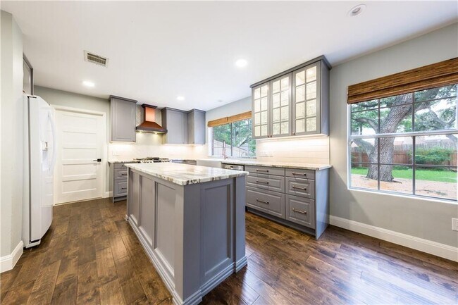 6401 Back Bay Ln in Austin, TX - Foto de edificio - Building Photo