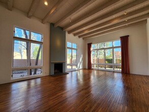 741 Camino Mirada in Santa Fe, NM - Building Photo - Building Photo