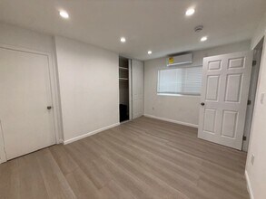 18419 Tuba St in Los Angeles, CA - Building Photo - Building Photo