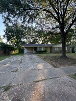 2212 Belle Grove Dr in Bossier City, LA - Building Photo