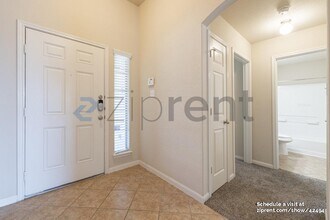 2034 Gray Fox Creek in San Antonio, TX - Building Photo - Building Photo