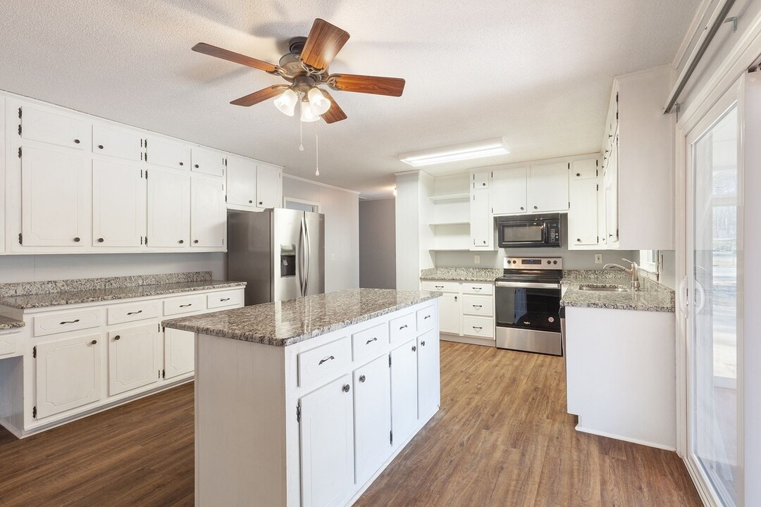 1400 Ridgeway Dr NW in Acworth, GA - Building Photo