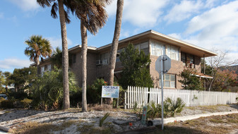 230 South St in Neptune Beach, FL - Foto de edificio - Building Photo