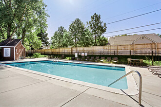 Warren Club in Denver, CO - Building Photo - Building Photo
