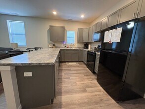 5259 Oak Crest Hill Rd SE in Hills, IA - Building Photo - Building Photo