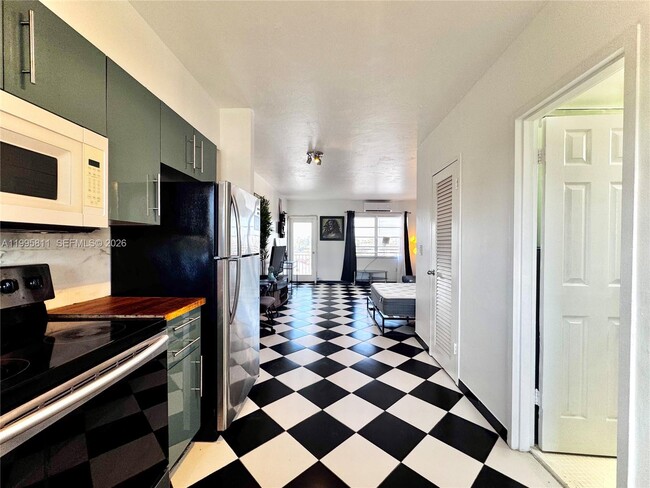 851 Meridian Ave in Miami Beach, FL - Building Photo - Building Photo