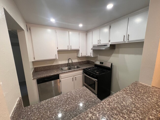 6943 Haskell Ave in Los Angeles, CA - Building Photo - Building Photo