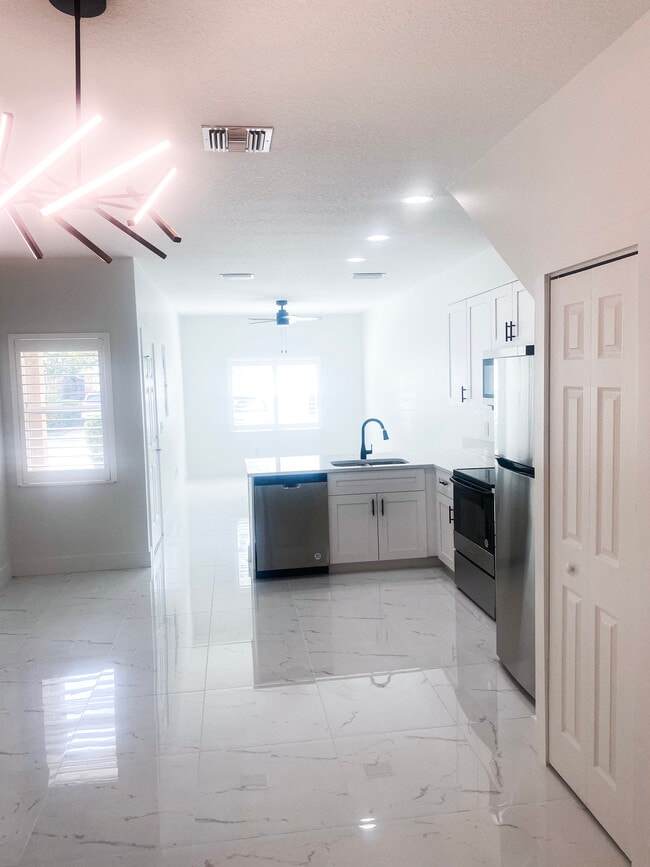 1003 Creek Park Ct in Dunedin, FL - Building Photo - Building Photo