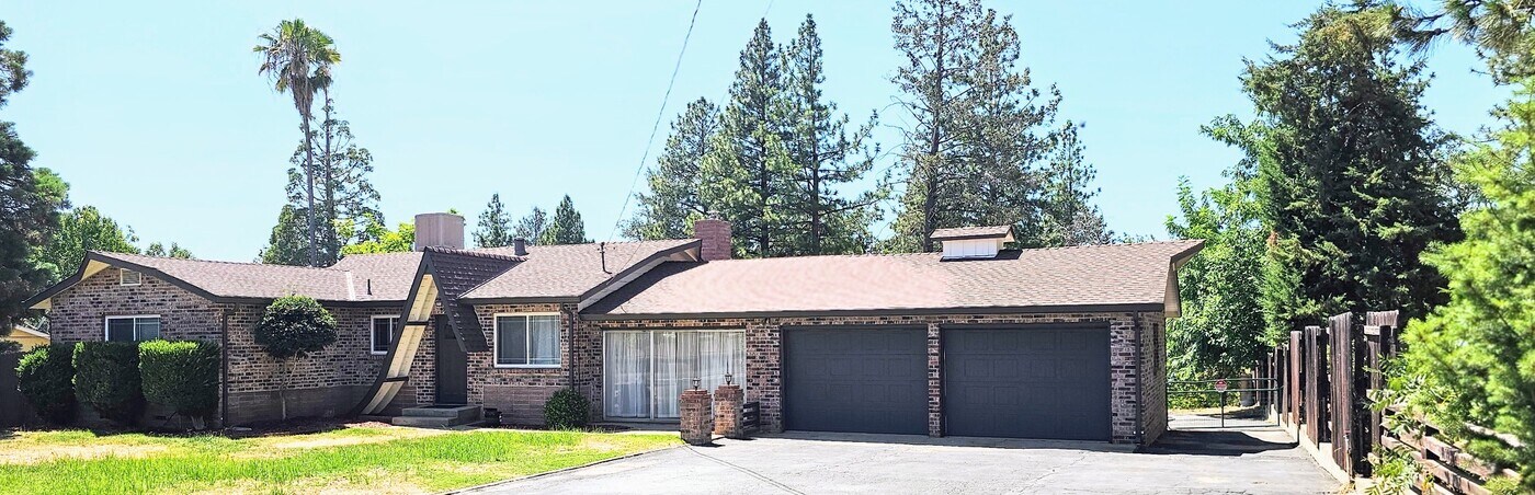 9282 Mosquito Rd in Placerville, CA - Building Photo