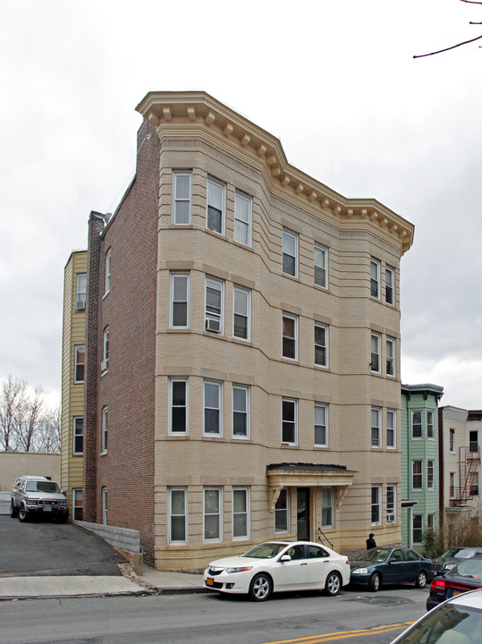 32 Ashburton Ave in Yonkers, NY - Foto de edificio