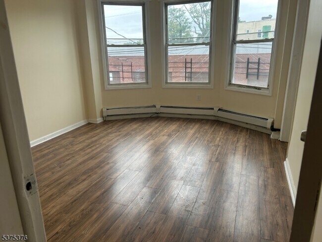 339 16th Ave in Irvington, NJ - Foto de edificio - Building Photo