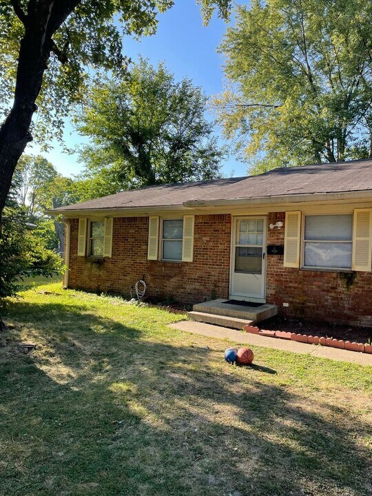 10231 Bayton Ct in Indianapolis, IN - Building Photo