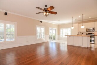 18863 Maisons Dr in Lutz, FL - Building Photo - Building Photo