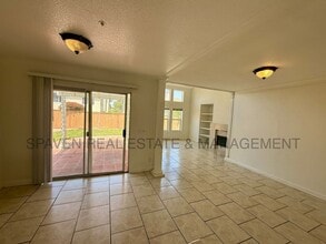 7689 Canberra Way in Riverside, CA - Building Photo - Building Photo
