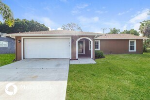 944 S Kentucky Ave in Rockledge, FL - Building Photo