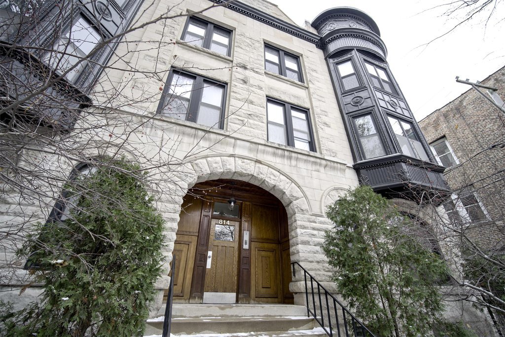 814 W Roscoe St-Unit -1NE in Chicago, IL - Building Photo