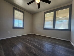 2103 38th St in Lubbock, TX - Foto de edificio - Building Photo