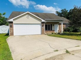 15905 Tracker Ln in St. Robert, MO - Building Photo