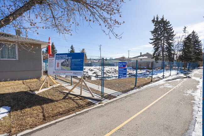 3408 37 St SW in Calgary, AB - Building Photo - Building Photo
