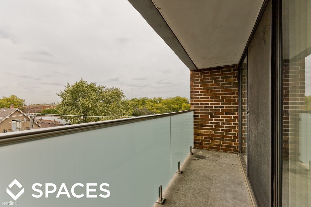 1720 N Halsted St-Unit -Apt 402SRE in Chicago, IL - Building Photo
