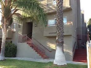 6139 Fountain Ave, Unit 106 in Los Angeles, CA - Building Photo - Building Photo