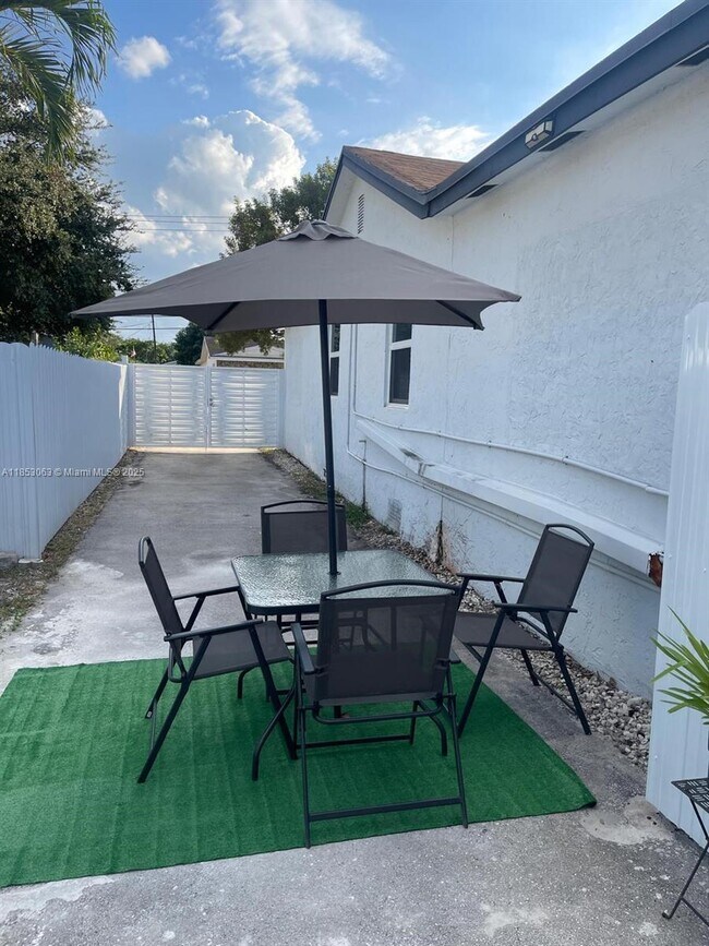 5829 Fillmore St in Hollywood, FL - Building Photo - Building Photo