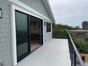 313 Sunset Dr in Encinitas, CA - Building Photo - Building Photo