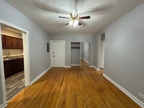 6956 N Ashland Ave in Chicago, IL - Building Photo - Building Photo