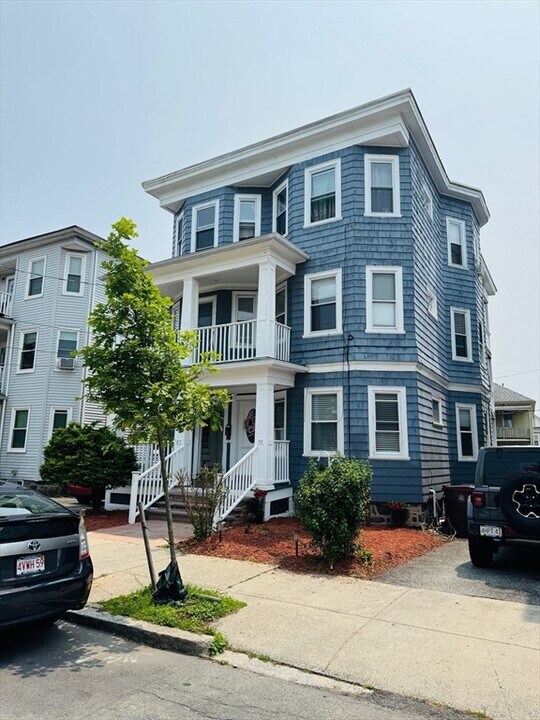27 Belmont St in Everett, MA - Building Photo