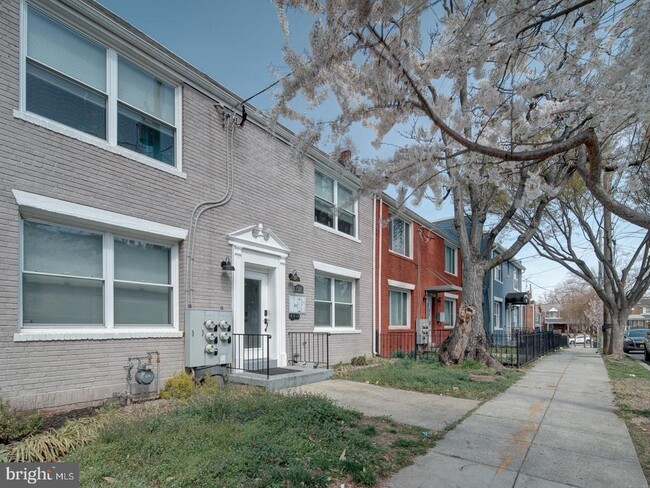 1326 Downing Pl NE in Washington, DC - Building Photo - Building Photo