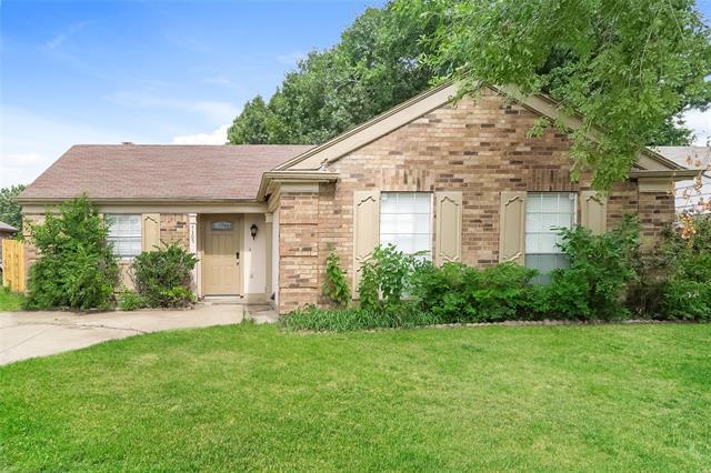 7305 Shadow Bend Dr in Fort Worth, TX - Building Photo