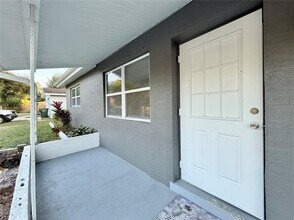 4216 Ann Way in Sarasota, FL - Building Photo - Building Photo