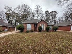 924 Silver Creek Cir in Prattville, AL - Building Photo