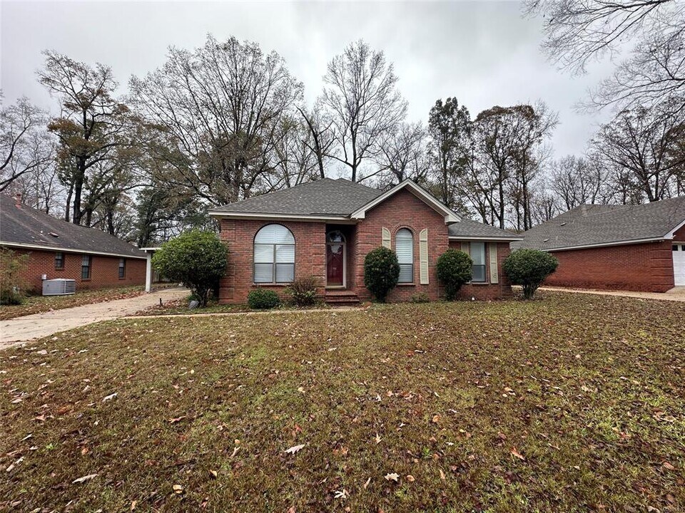 924 Silver Creek Cir in Prattville, AL - Building Photo