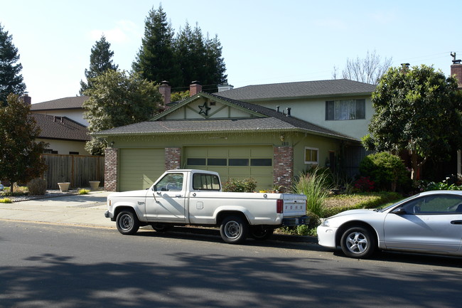 180 Wheeler Ave in Redwood City, CA - Building Photo - Building Photo