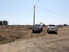 Valley Glen Apartments in Dixon, CA - Building Photo - Building Photo