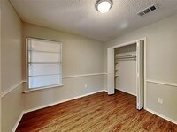 628 E Renfro St photo'