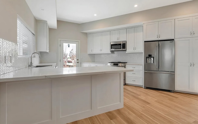 property at 2800 Grant Ave