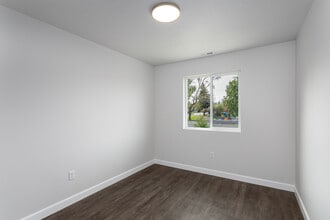 6th & Pines Townhomes in Spokane Valley, WA - Building Photo - Interior Photo