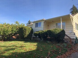 2435 Jefferson St in Eugene, OR - Building Photo