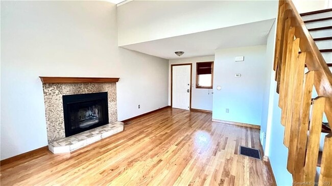 24 Arthur Dr in South Windsor, CT - Building Photo - Building Photo