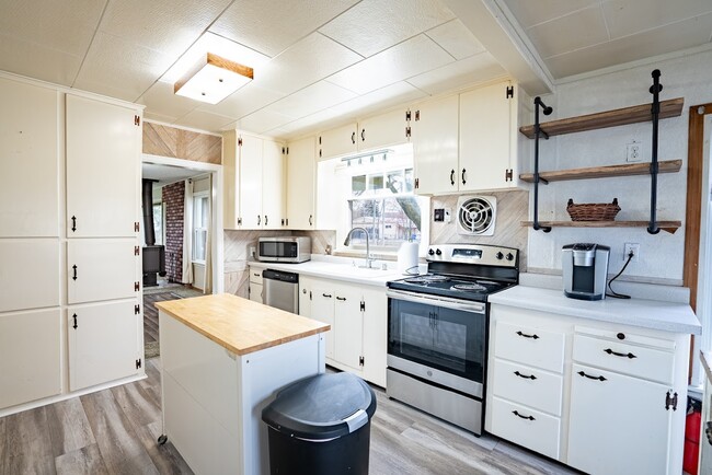 property at 419 S Tschirley Rd