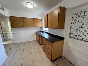 5770 SW 60th St in Miami, FL - Building Photo - Building Photo