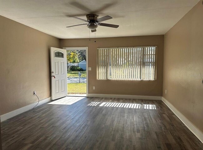 745 E Crane Ave in Mount Dora, FL - Building Photo - Building Photo