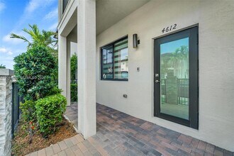4612 NW 83rd Ave in Doral, FL - Building Photo - Building Photo