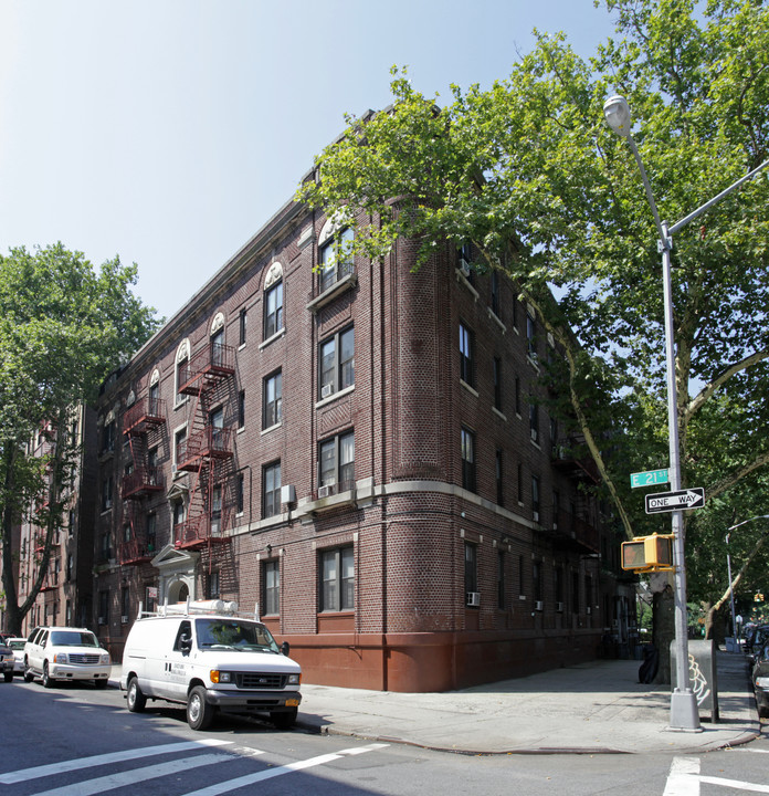 590 E 21st St in Brooklyn, NY - Building Photo