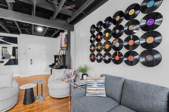 156 Camellia St in Biloxi, MS - Foto de edificio - Building Photo