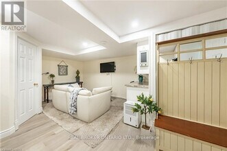 9 The Pinery in St Catharines, ON - Building Photo - Building Photo