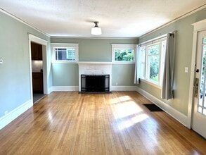 2424 SE 24th Ave in Portland, OR - Foto de edificio - Building Photo
