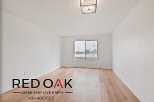 11817 Victory Blvd in Los Angeles, CA - Building Photo